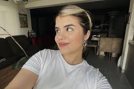 Atriz Carol Chamberlain é sucesso nas redes sociais