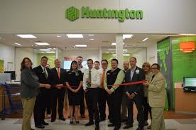 It offers all the services you'd expect from a typical bank, including business and commercial banking services. Https Www Dailypress Net News Business News 2017 07 Huntington Bank Holds Ribbon Cutting