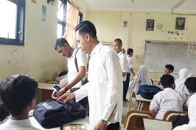 Website dinas pendidikan kota surabaya. Ratusan Ponsel Pelajar Smp Di Surabaya Diperiksa Ini Konten Yang Ditemukan Okezone News