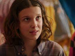 Millie bobby brown chamou a atenção da imprensa ao se apresentar com um visual mais adulto na estreia da segunda temporada de stranger things em outubro de 2017. Stranger Things Uberraschung Spin Off Fur Millie Bobby Brown Geplant Netzwelt