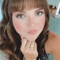 Vicky Burnette's Instagram, Twitter & Facebook