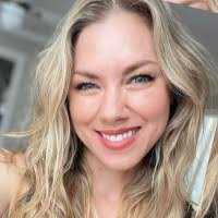 Robyn Kress's Instagram, Twitter & Facebook