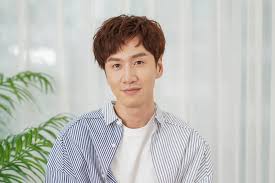 He made his acting debut in the sitcom here he comes (2008). Weekly Up Down Lee Kwang Soo Leaves Running Man Youn Yuh Jung Wins The Oscar Mymusictaste