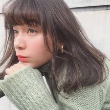グレーの髪色にトライ 外国人風ヘアスタイルにもなれるってホント hair ヘアモデル 髪 色 美髪