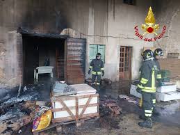 Meledo di Sarego: incendio divampato sotto la barchessa