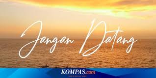 Ini cerita tentang kawan sejalan. Lirik Dan Chord Lagu Jangan Datang Near Feat Yuyun Halaman All Kompas Com