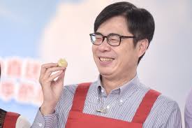Jul 01, 2021 · 高雄鳳山大樓爆發群聚案，市長陳其邁6月29日下令連夜清空大樓，強制將187名住戶與接觸者送往防疫旅館隔離；有民眾抱怨，入住防疫旅館就得先付清14天住宿費，每人一天1500元，一家4口就得支出8萬多元， å•Ÿå‹•åƒé¸æ¨¡å¼å'¨æœ«å‹¤èµ°åŸºå±¤é™³å…¶é‚è«‡è£œé¸ é«˜é›„éœ€è¦é‡é–‹æ©Ÿ ä¸Šå ± ç„¦é»ž
