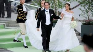 Charlene so schön ist ihr hochzeitskleid. Brautkleider Der Prinzessinnen Prinzessin Madeleine Tanzt Aus Der Reihe Panorama Stuttgarter Nachrichten