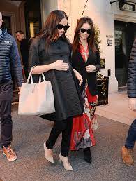It looks like meghan markle will be celebrating the upcoming birth of her baby on this side of the pond. Meghan Markle S Celebrity Friends Arrive In New York Ahead Of Baby Shower Hello