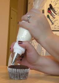 Dauphin decorating cupcakes without a pastry brush. Cupcake Tutorial Decorate This