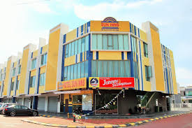 s(ə)laŋo(r)), also known by its arabic honorific darul ehsan, or abode of sincerity, is one of the 13 states of malaysia. Hotels In Taman Bendahara Kuala Selangor 25 Off 2 Hotels With Lowest Rates