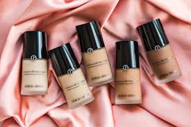 I do tend to go for lighter shades as i can always darken it with bronzer. Armani Luminous Silk Foundation Review Swatches