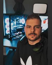 Endlich ist es da!!! Das neue Wireless 3D Headset von @roccat . War davor  mit dem Roccat Kahn schon sehr zufrieden, nur das Kabel hat etwas gestört.  Das Syn Pro Air ist