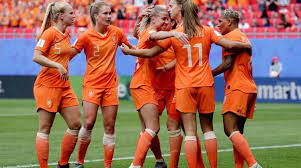 De oranje leeuwinnen maakten grote indruk en wisten het europees kampioenschap te winnen. Dit Is De Opstelling Van De Oranje Leeuwinnen Voor De Clash Met Canada Sportnieuws