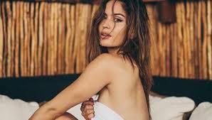 La modelo actualmente reside en los ángeles y es conocida por haber sido la protagonista del videoclip de 'felices los 4'. Natalia Barulich Biografia Historia Edad Carrera Historia De Amor Con Maluma Datos Sobre La Modelo Cubana Croata Cuba Croacia Maluma Colombia Celebridades Fotos Videos Off Side Depor