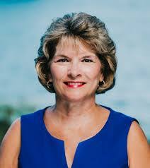 Wanda Huggins's Instagram, Twitter & Facebook