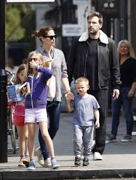Jul 17, 2021 · jennifer garner tours construction site of brentwood home with daughter seraphina, 12, and son samuel, 9. Ben Affleck Jennifer Garner Tour London With Their Kids