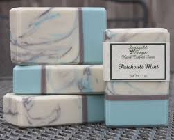 Neu Reich Erdigen Patchouli Kombiniert Mit Susse Minze Und Belebende Pfefferminz Fur Einen Erf Handgemachte Seifen Seifenherstellung Seifen Rezepte