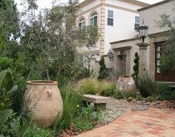 Mediterraner Garten In 50 Bildern Ein Vorbild Wie Sie Urlaubslaune Und Wohlgefuhl In Ihren Garten Bringen Mediterraner Garten Mediterrane Gartengestaltung Italienischer Garten