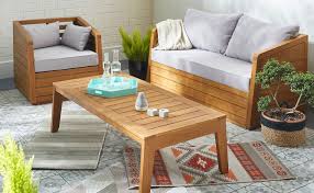 Les salons de jardin disponibles sont pensés pour se créer un véritable coin cocooning en famille ou coté style, on aime le salon de jardin en résine tressée ou bois pour un look naturel et authentique. Rangoon Salon De Jardin Bois Tendance Alinea Mobilier De Salon Meuble Deco Salon De Jardin Bois