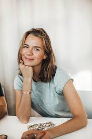 Omöjligt att hålla för skratt när margaux dietz och viktor frisk surfar i fortets tvättmaskin. Margaux Dietz Bookmark Forlag