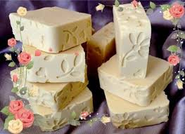 Ces acides purifient la peau des cellules mortes. Mon Doux Castillan Au Lait De Chevre Les Recettes De Louizzette