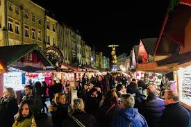 Préserver l'authenticité du marché de noël demeure un des mantras de la municipalité. Marches De Noel 2017 Metz Thionville Et Reims Souffrent Face A La Dynamique De Strasbourg Lorraine Actu