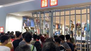 Kaws x uniqlo x sesame street xx sweatshirt (japanese sizing) gray. Watch Wild Shoppers Rushed Climbed Up Racks For Uniqlo X Kaws T Shirts
