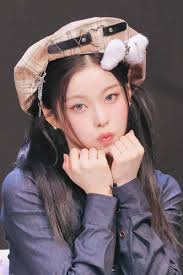 Aurora Chen (@VickyChen0530)