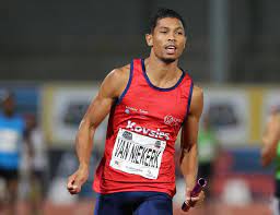 Following a number of successful races towards the backend of 2020, olympic champion wayde van niekerk will now take a break from competition as he sets his sites on 2021 and the tokyo olympics. Van Niekerk Sets New World Record In 300m
