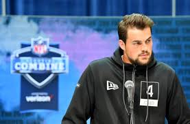 Brady's teammates poke fun at his draft photo brady's teammates poke fun at his draft photo tom brady had a poor showing at the 2000 nfl scouting combine, and he certainly didn't wow anyone with his physical stature. New England Patriots Jacob Eason Getting Tom Brady Treatment