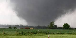 The elie, manitoba tornado was an extremely powerful f5 tornado that struck the town of elie, in the canadian province of manitoba (40 kilometres (25 miles) west of winnipeg), on the evening of friday, june 22, 2007.while several houses were leveled, no one was injured or killed by the tornado. Videos Une Tornade Devastatrice Ravage Oklahoma City Le Point