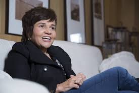 A atriz claudia rodrigues, 48, foi internada mais uma vez após sentir fortes dores de cabeça.a atriz, desde o ano 2000, luta contra uma esclerose múltipla. F5 Celebridades Claudia Rodrigues E Transferida De Clinica No Rio Para Uti De Hospital Em Sao Paulo 24 03 2019