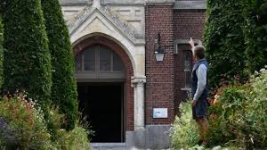 Quand sonnent les cloches d une ?glise. Une Petition Lancee Contre Les Cloches De L Eglise Des Huttes