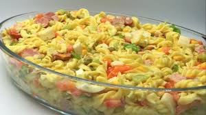 Ingredientes da salada de macarrão com legumes e frios 1 pacote de macarrão tipo penne tricolor cozido (500g) 1 xícara (chá) de presunto em cubos em uma tigela, misture o macarrão cozido, o presunto, a mussarela, o brócolis, a cenoura. Salada De Macarrao Almoco Facil E Rapido Manual Da Cozinha 400 Youtube