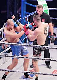 Wisła portal to najstarsza strona internetowa klubu wisła kraków. Krolowie Ringu W Krakowie Wislak Tomasz Sarara Obronil Tytul Mistrzowie Kickboxingu I Piekne Dziewczyny Na Ringu Zdjecia Dziennikpolski24 Pl