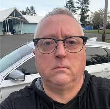 Alternative to Mr Mercedes for non-horror fans