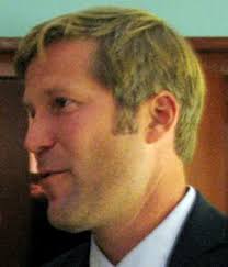 Minimum wage increase divides gov candidates