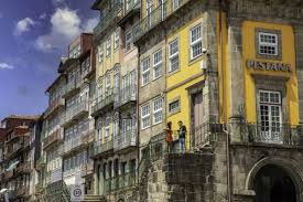 The average electric bill for an apartment in the us is approximately $125 per month. What Does It Cost To Live For A Month In Porto Portugal Lifepart2 Com