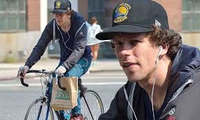 Host of fusion now, fusion's pop culture and daily news update. Fit And Healthy Jesse Eisenberg Hops On His Bicycle After Grabbing Some Grub From Whole Foods American Ultra Whole Food Recipes Eisenberg