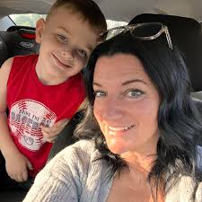 What time does the parade start in Cedarville?