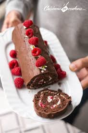 Buche Au Chocolat Et Aux Framboises Cuisinons En Couleurs Recette Buche Au Chocolat Buche Chocolat Framboise Chocolat Framboise