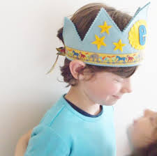 Handmade Birthday Crown For Boy The Most Gorgeous Handmade Birthday Crowns And Party Hats Oof Cool Mom Picks Coroas De Feltro Feltro