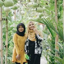 Termasuk juga untuk outbond, itu bayar sendiri. Kampung Flory Sleman Agrowisata Keluarga Bak Taman Surga