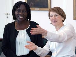 Former us president barack obama has reversed his decision to hold a massive 60th birthday party with up to 700 guests, citing concerns over former us president barack obama in atlanta, georgia. Auma Obama Und Elke Budenbender Diskutieren Uber Ausbildung Berlin De