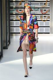 La sublime storia della rosa nella moda. Chanel Ss 2017 Una Ventata D Aria Elettrica