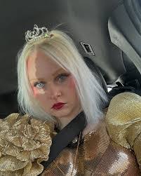 Karen Kristen's Instagram, Twitter & Facebook