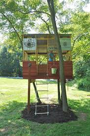 These free playhouse plans can help you build the ultimate hideaway for the kids. 33 Simple And Modern Kids Tree House Designs Freshnist Tree House Kids Tree House Designs Tree House Plans