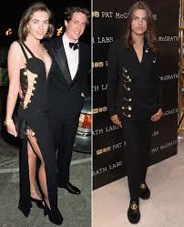 Elizabeth hurley has recreated the iconic versace safety pin dress she wore to the premiere of four weddings and a funeral 25 years ago. Elizabeth Hurley S Son Damian Recreates Her Iconic Versace Safety Pin Outfit People Com