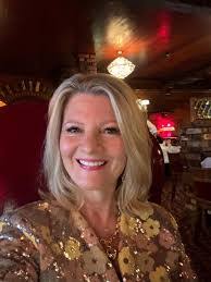 Bette Braun's Instagram, Twitter & Facebook